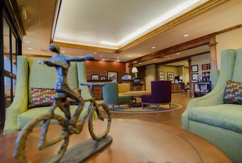 Hampton Inn Сейнт Робърт Интериор снимка