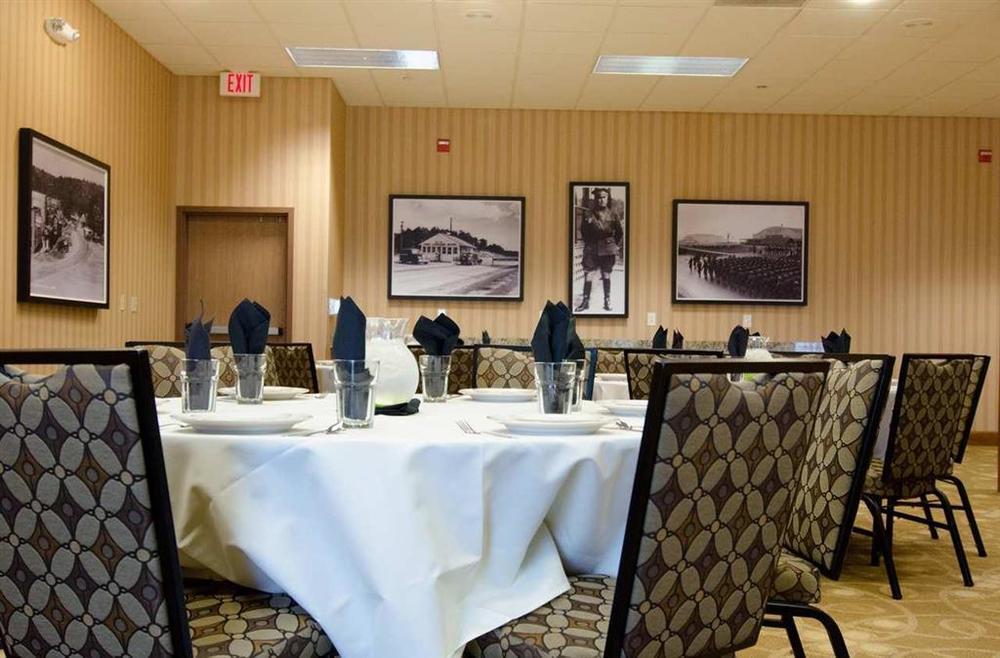 Hampton Inn Сейнт Робърт Ресторант снимка
