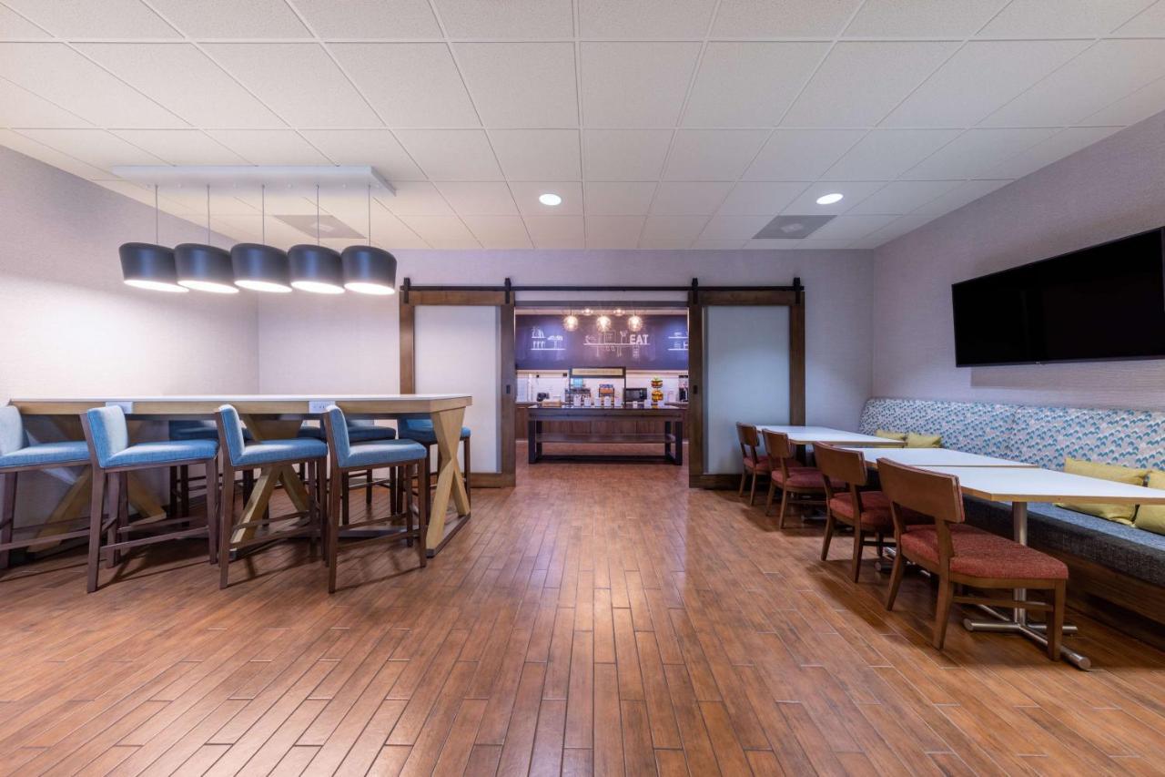 Hampton Inn Сейнт Робърт Екстериор снимка