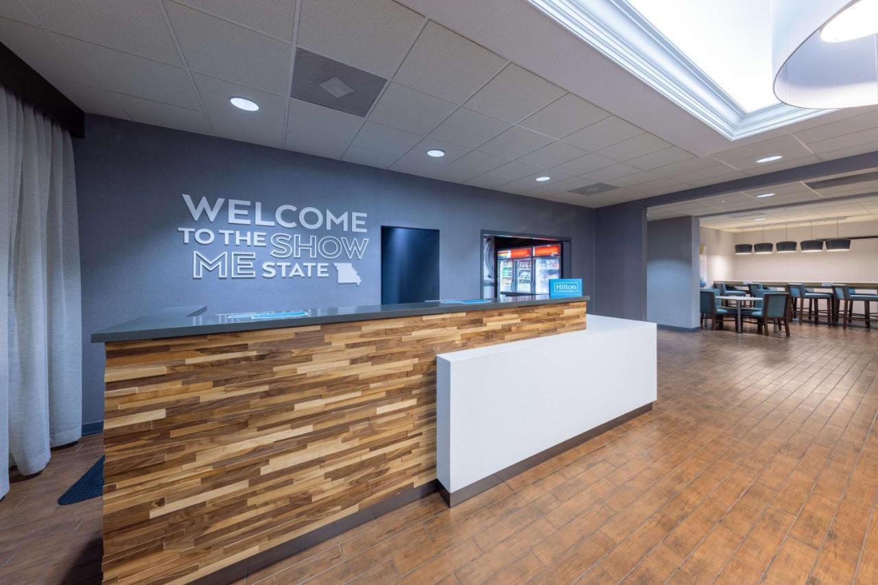 Hampton Inn Сейнт Робърт Екстериор снимка