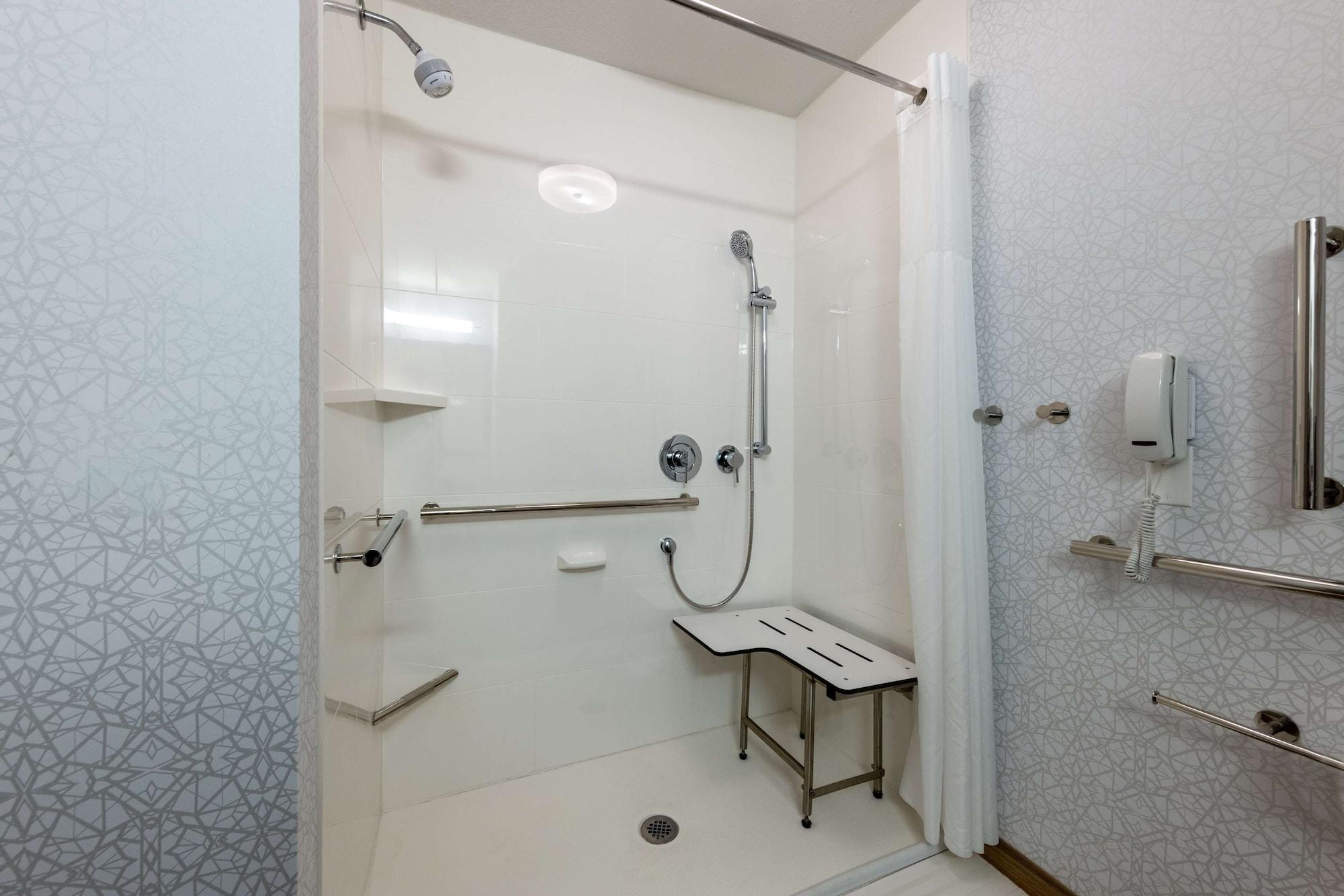 Hampton Inn Сейнт Робърт Екстериор снимка