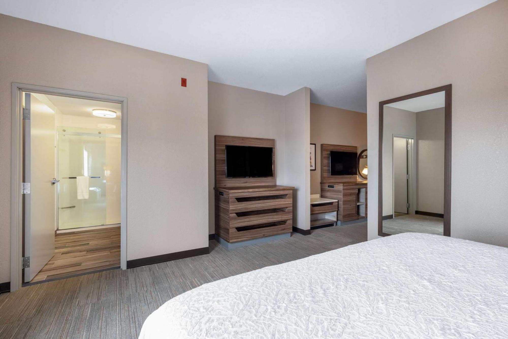 Hampton Inn Сейнт Робърт Екстериор снимка